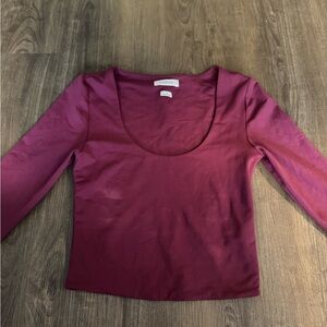 Aritzia Babaton contour long sleeve shirt scoop neck in maroon